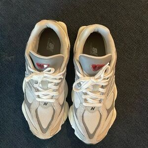 New Balance 9060 Sz 10.5
